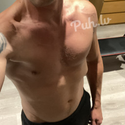 Jonathan, 27
