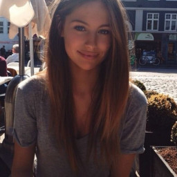 Sveta, 32