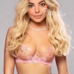 Laura, 25