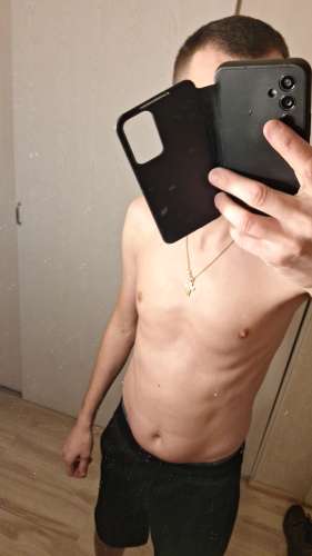 hi (34 gadi)