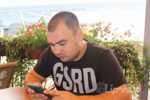 Буду рад познакомиться с приятной женщиной. Не лишенной чувства юмора. Домашней.