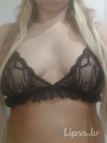 Liepājā simpātiska un seksīga sieviete piedāvā vīrietim patīkamas un relaksējoša...