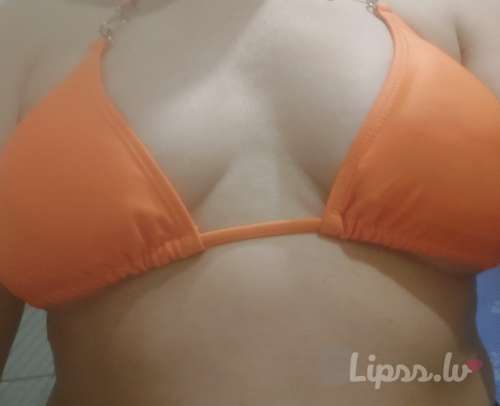 Liepājā simpātiska un seksīga sieviete piedāvā vīrietim patīkamas tikšanās, pie...